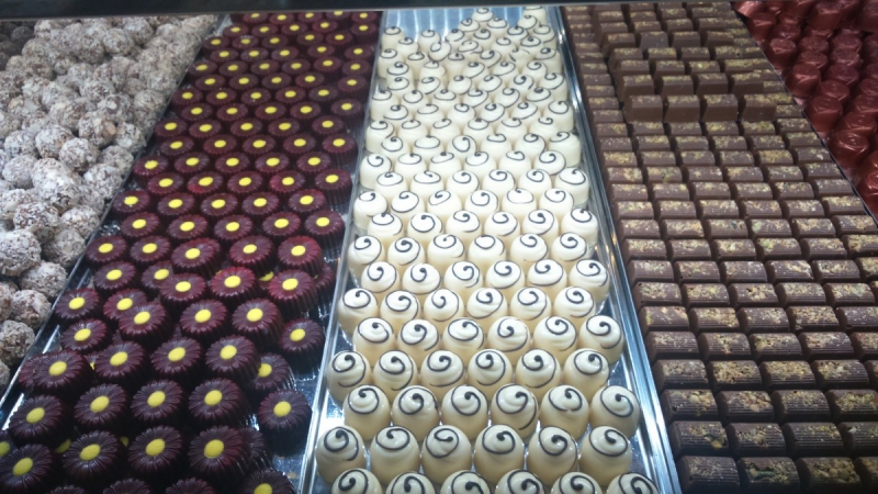 vente-CANTARON-min_chocolates_milk_chocolate_white_chocolate_truffles_candy_food_treat_cacao-1213769